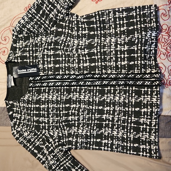 Modes Crystal Fashions Skirt Suit - Picture 3 of 11